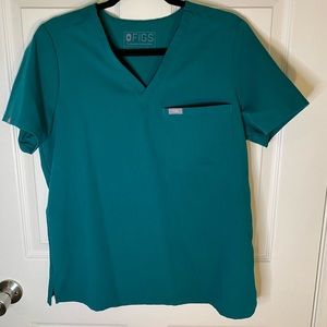 FIGS Catarina top in Hunter Green